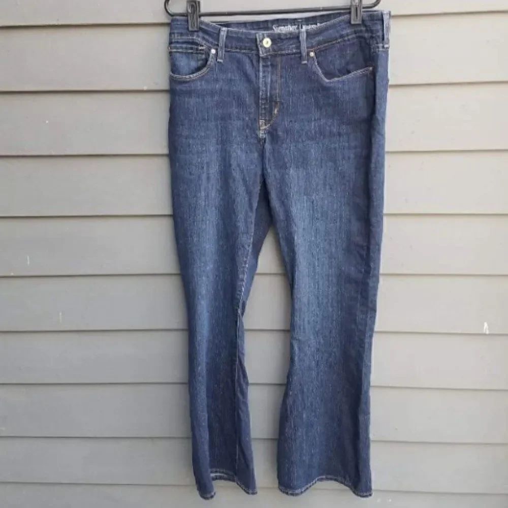Like New Levi's Signature Modern Boot cut Jeans Size 14S 32-30